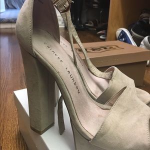 Suede heels in beige